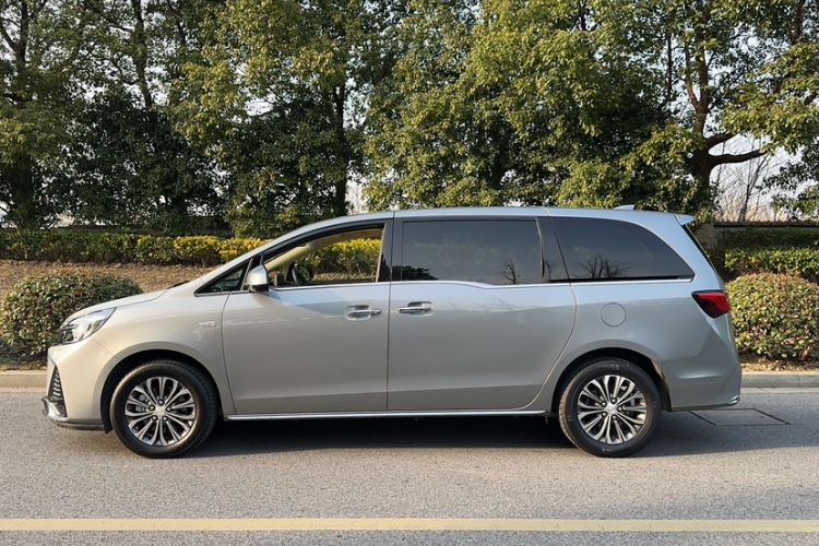 Used Buick GL8 2023 Land Executive Class 652T Luxury Model
