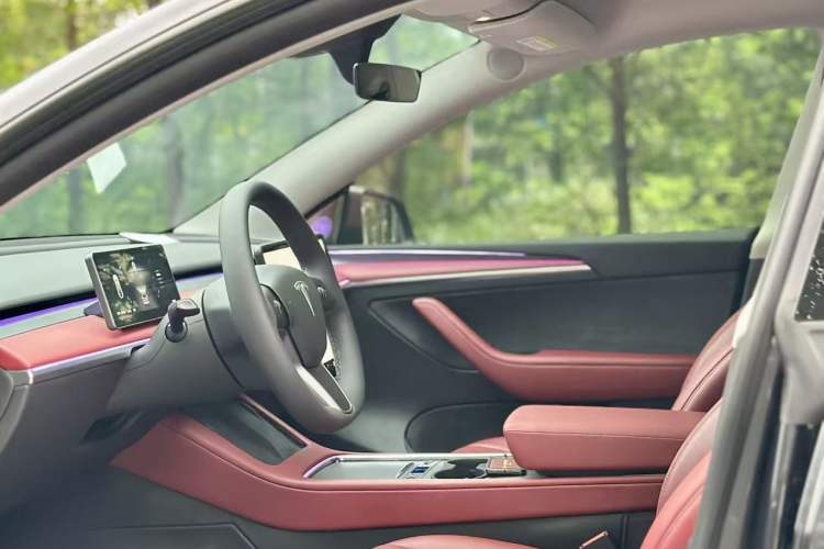 Used Tesla Model Y 2024 Rear-Wheel-Drive Version Interior 5