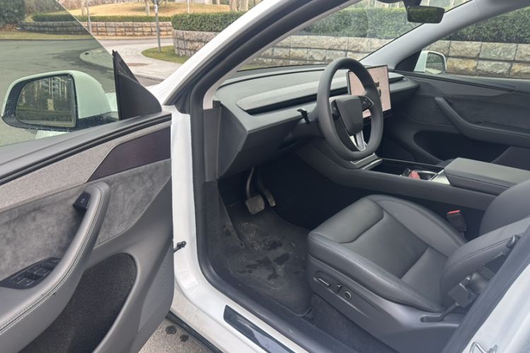 Used Tesla Model Y 2025 Long-Range All-Wheel-Drive Version