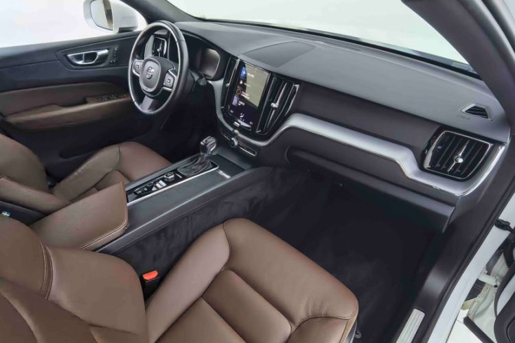 Used Volvo XC60 2021 T5 4x4 Smart Luxury Edition Interior 5