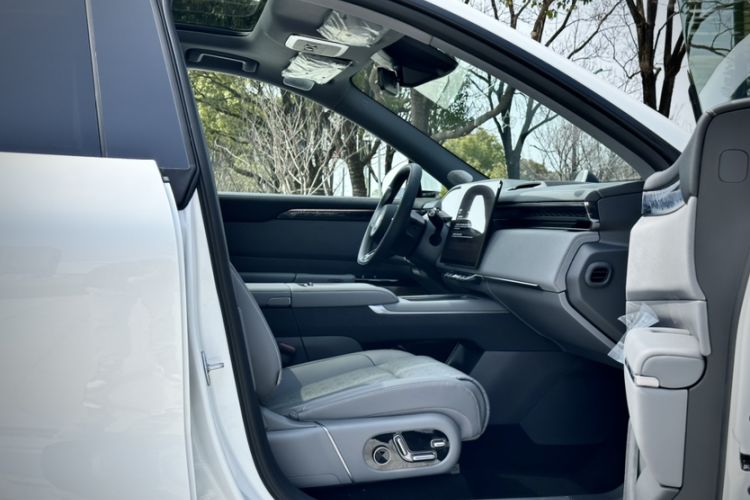 Used Zeekr 7X 2025 100 kWh Long-Range Rear-Wheel Drive with Intelligent Driving Features
