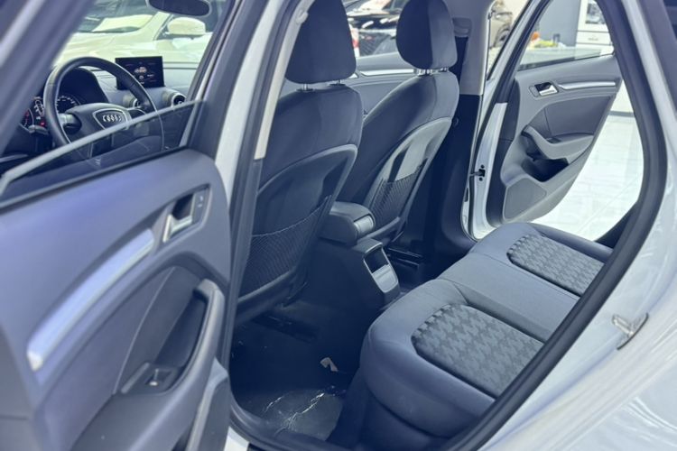 Used Audi A3 2014 Sportback 35 TFSI Automatic Ambition Edition Interior 8