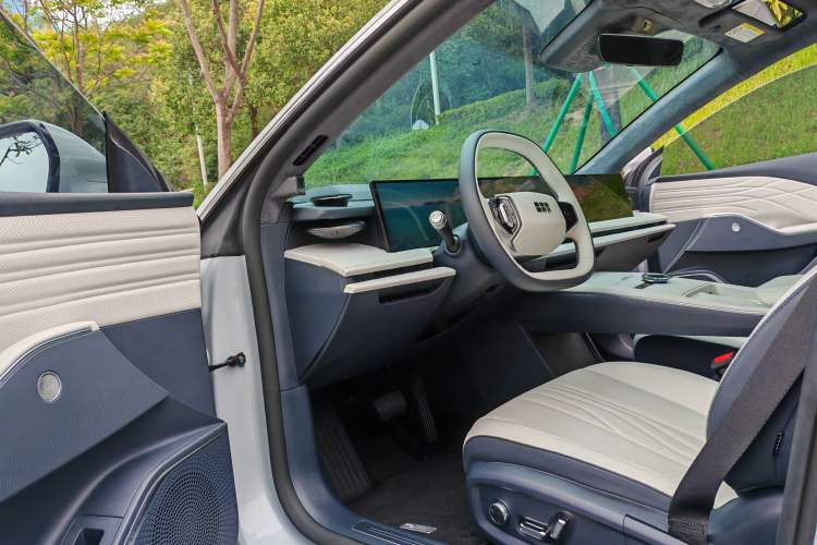 Used Geely Galaxy E8 2024 665 km Range Rear-Drive Starship Long-Range Version Left Front Seat