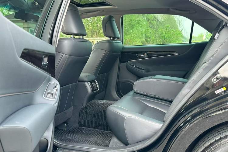 Used Toyota Crown 2015 2.0T Fashion Edition Interior 5