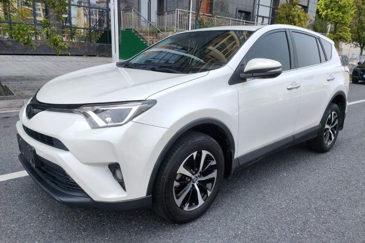 Used Toyota RAV4 2016 2.0L CVT Two-Wheel Drive Fashion Edition China V Standard