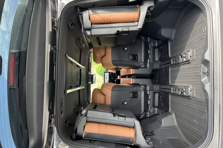 Used Toyota Alphard 2024 Dual-Engine 2.5L Prestige Edition
