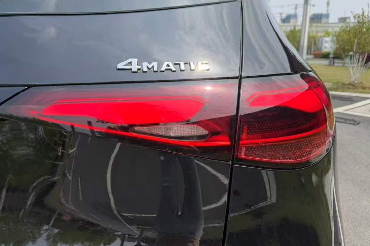 Used Mercedes-Benz GLC 2023 Facelift GLC 260 L 4MATIC Luxury Version 5 Seats Exterior 11