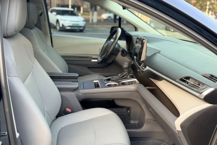 Used Toyota Granvia 2023 2.5L Hybrid Comfort Edition