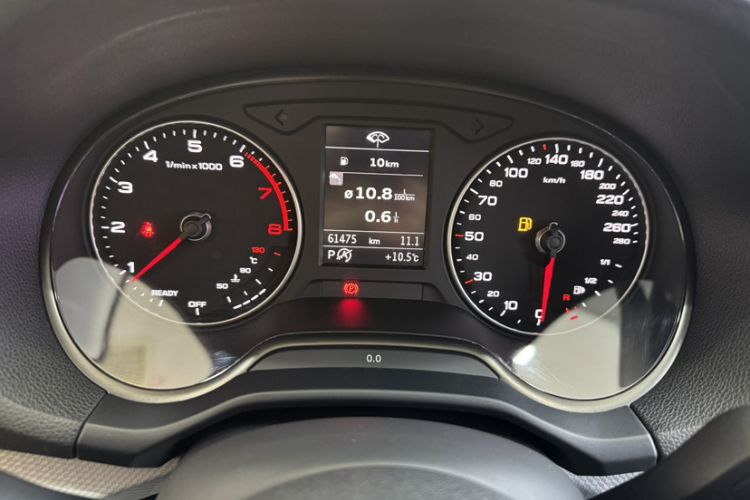 Used Audi Q2L 2018 35 TFSI Fashion Elegant Version China V Odometer Close Up