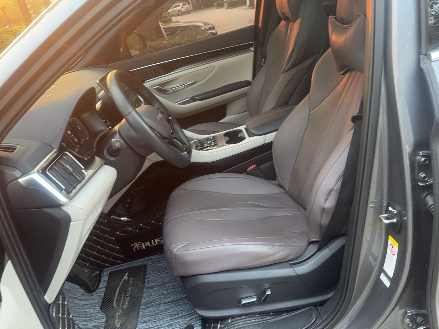 Переднее сиденье в автомобиле