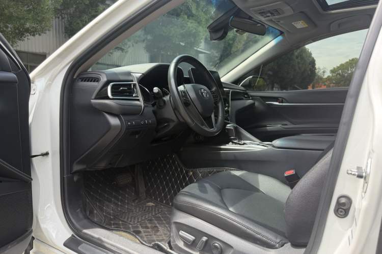 Used Toyota Camry 2021 2.0G Luxury Edition

