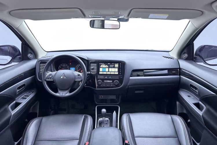 Used Mitsubishi Outlander 2021 2.0L Two-Wheel Drive Comfort Edition 5 Seats