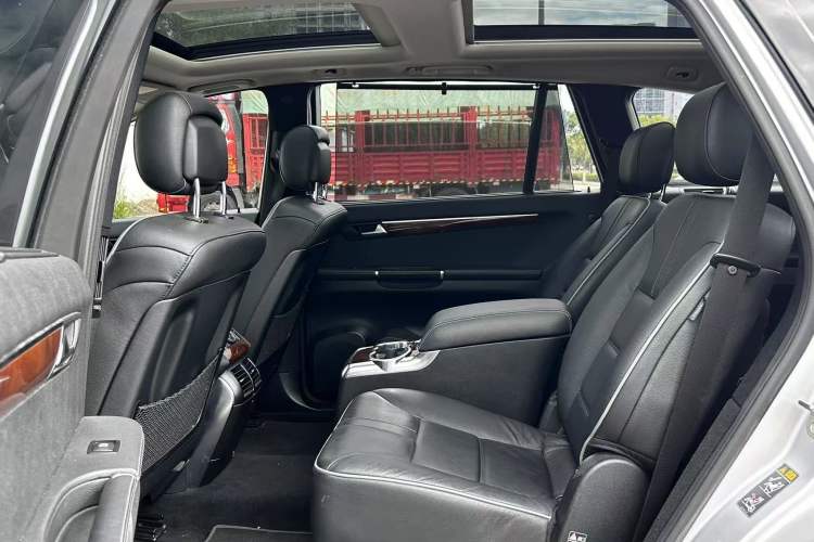 Used Mercedes-Benz R-Class 2011 R 350 L 4MATIC