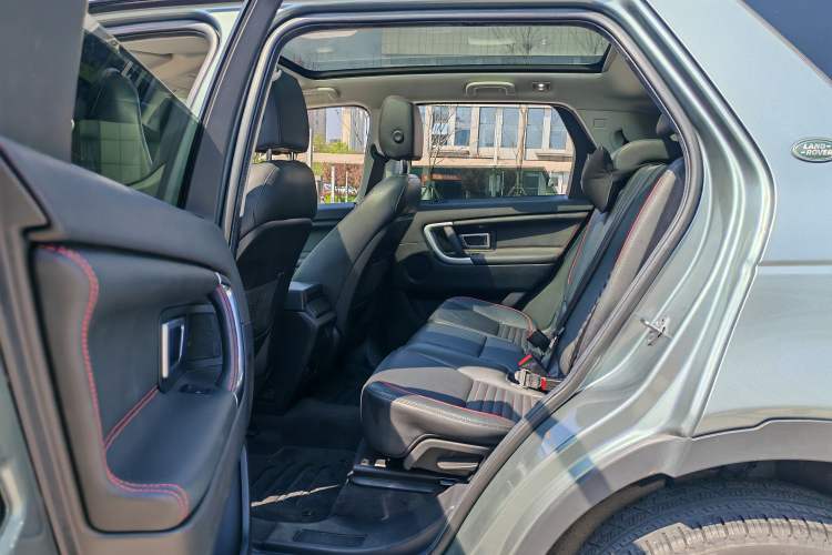 Used Land Rover Discovery Sport 2019 240 PS SE Dynamic Version China VI Standard Interior 4