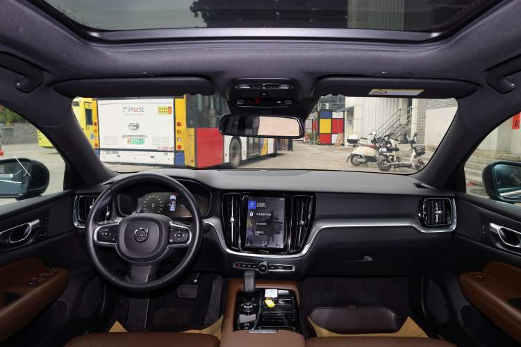 Used Volvo S60 New Energy 2022 T8 eDrive Hybrid All-Wheel Drive Smart Luxury Edition Interior 2