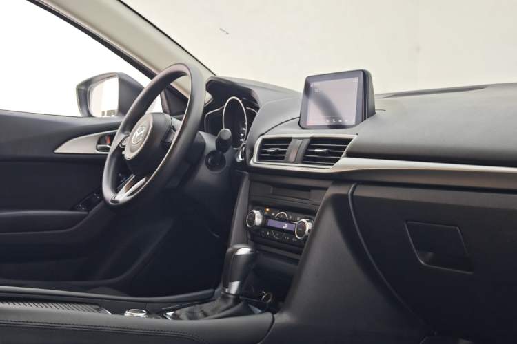 Used Mazda 3 Axela 2017 Hatchback 1.5L Automatic Luxury Model Emission Standard China V