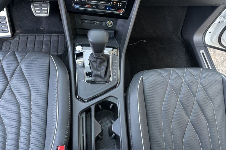 Used Volkswagen Tiguan L 2022 330TSI Automatic Two-Wheel Drive R-Line Enhanced Edition Interior 4