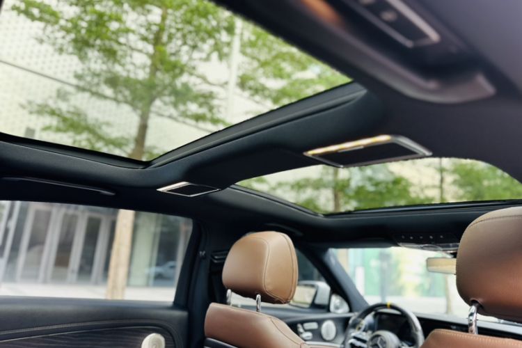 Used Mercedes-Benz E-Class 2022 Revised E 300 L Sporty and Stylish Edition Interior 8