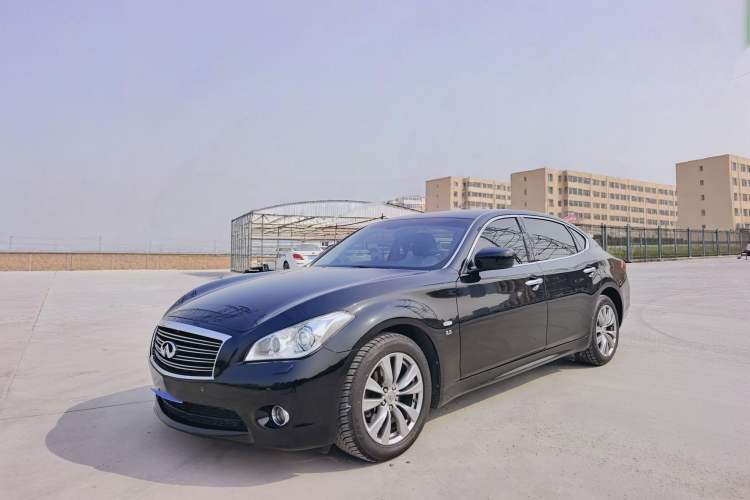 Used Infiniti Q70 2013 Q70L 2.5L Elegance Edition Exterior 2