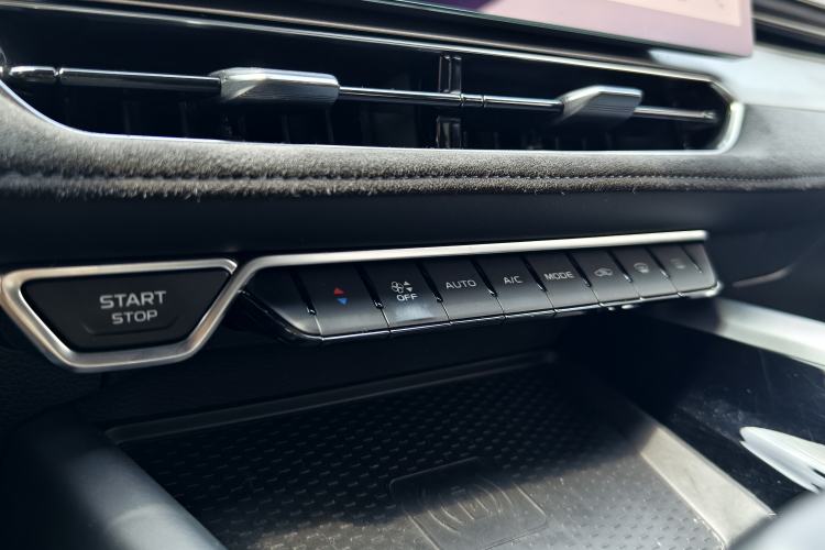 Used Geely Auto Preface 2025 Dongfang Yao 2.0TD Moonlight Edition Audio And AC Panel