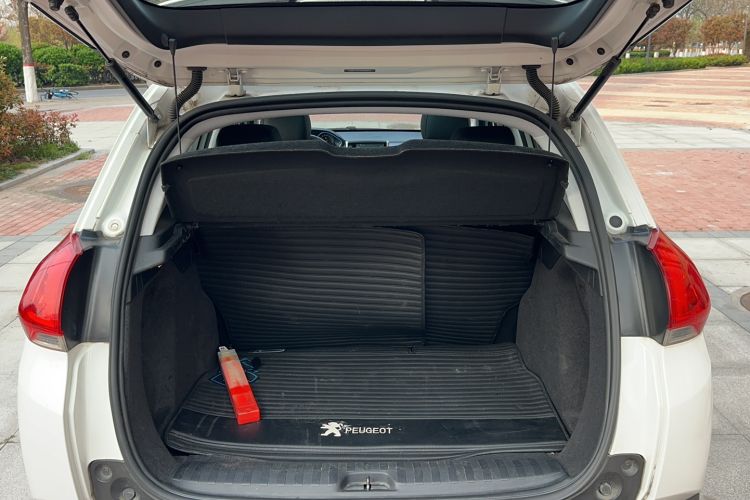 Used Peugeot 2008 2014 1.6L Automatic Navigation Edition
