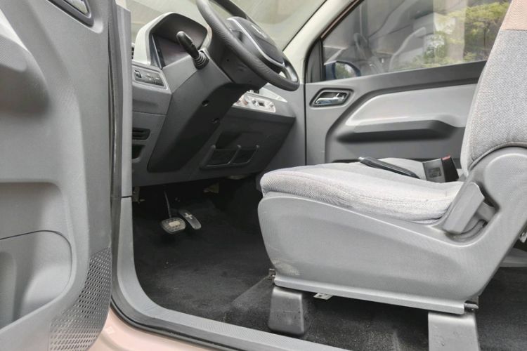 Used Wuling Hongguang MINIEV 2020 Enjoyment Model Lithium Iron Phosphate Interior 2