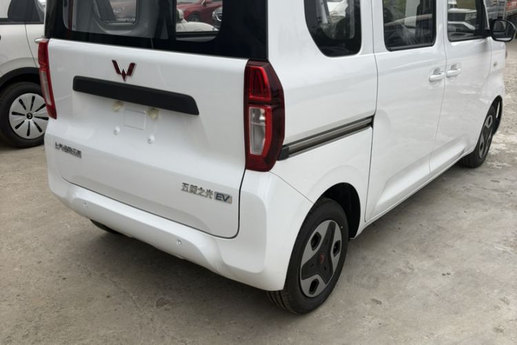 Used Wuling Zhiguang New Energy 2025 Comfort Model Exterior 4