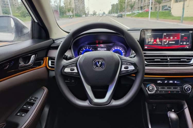 Used CHANGAN Eado DT 2019 1.6L Automatic Smart Enjoyment Model China VI Standard Steering Wheel