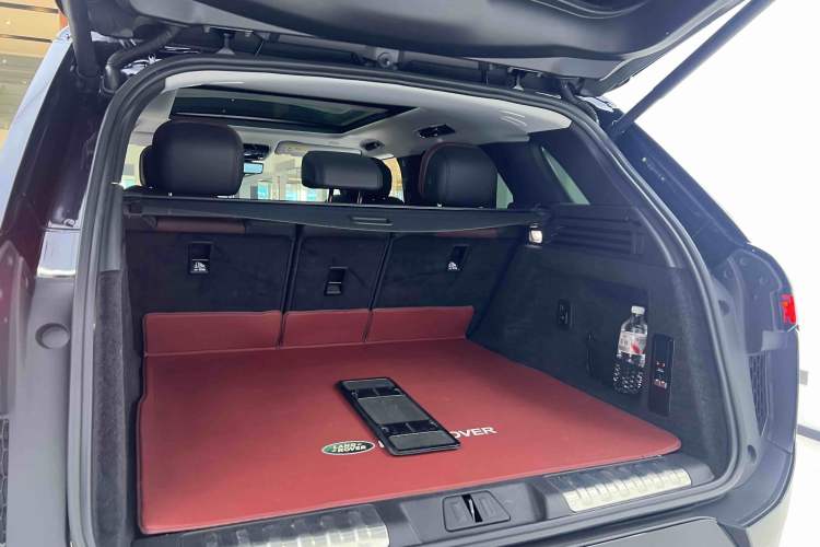 Used Land Rover Range Sport 2024 400PS Dynamic SE Interior 8