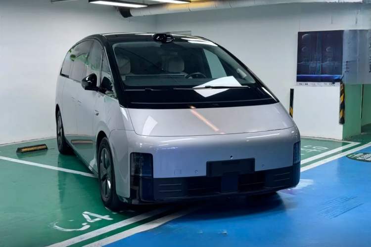 Used Li Auto MEGA 2024 Ultra Model
