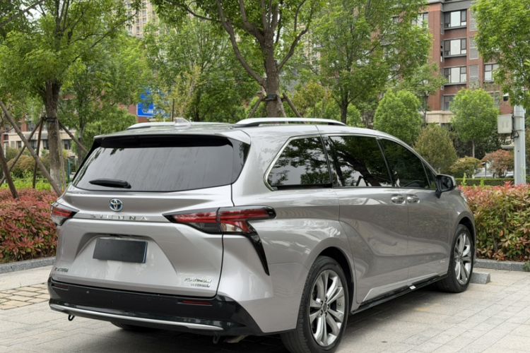 Used Toyota SIENNA 2023 2.5L Hybrid Platinum Edition