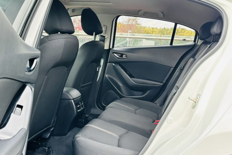 Used Mazda 3 Axela 2019 Cloud-Controlled Version Hatchback 2.0L Automatic Luxury Model China VI Standard