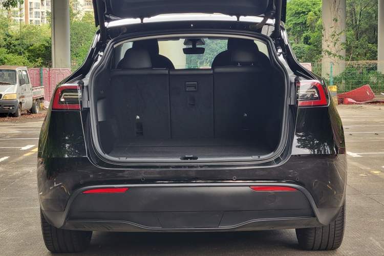 Used Tesla Model Y 2021 Long-Range All-Wheel-Drive Version 3D7 Trunk