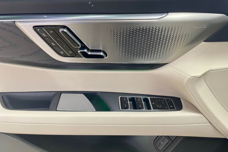 Used Cadillac CT6 2023 28T Luxury Version Interior 11