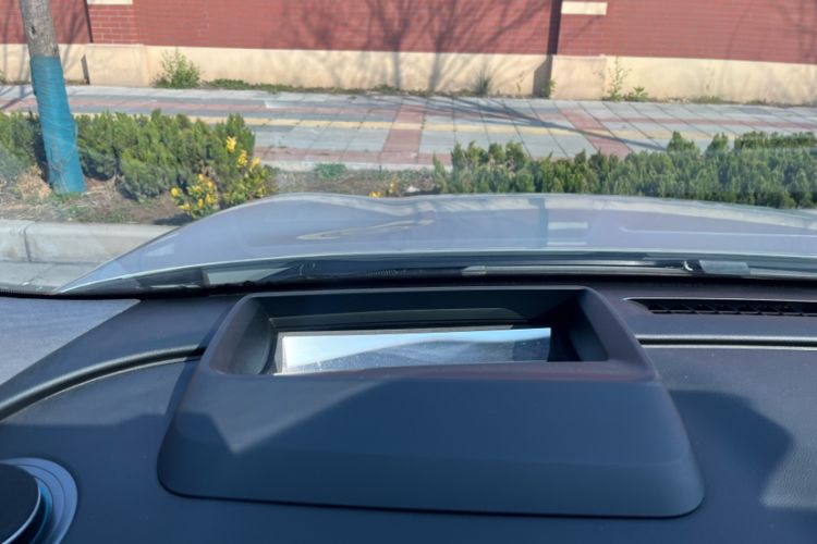 Used Geely Galaxy E8 2025 700 km Long-Range Intelligent Driving Version Interior 5