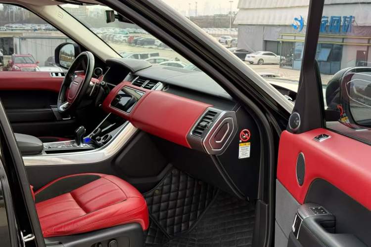 Used Land Rover Range Sport 2018 3.0 SC V6 HSE DYNAMIC Interior 4