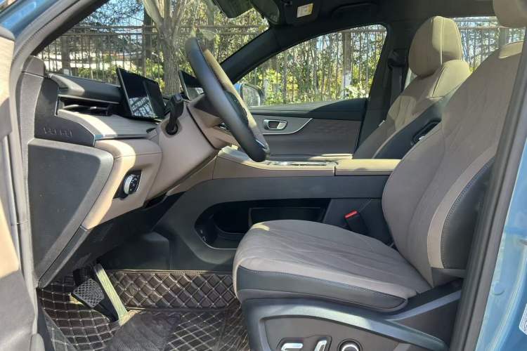 Used Chery Tiggo 8 PLUS C-DM 2025 1.5T 116 km Prestige Version 5 Seats
