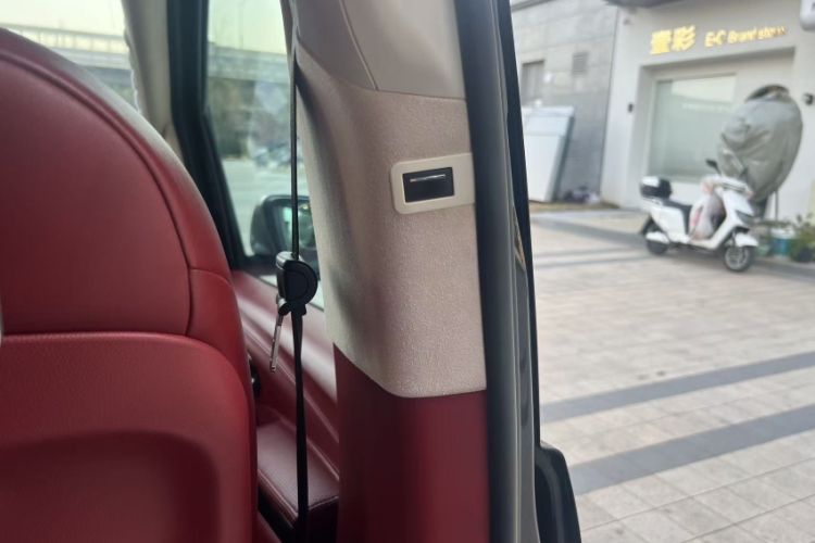 Used Mercedes-Benz Vito 2018 2.0T Elite Version 7 Seats China VI Emission Standard
