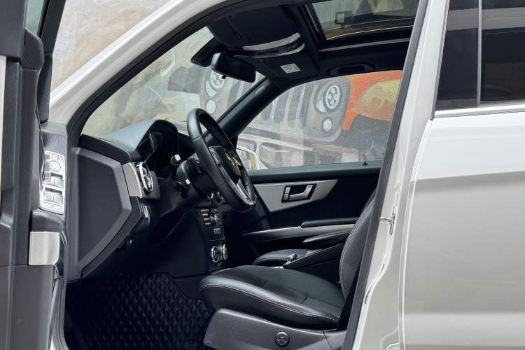 Used Mercedes-Benz GLK-Class 2015 GLK 260 4MATIC Dynamic Edition Ultimate Version
