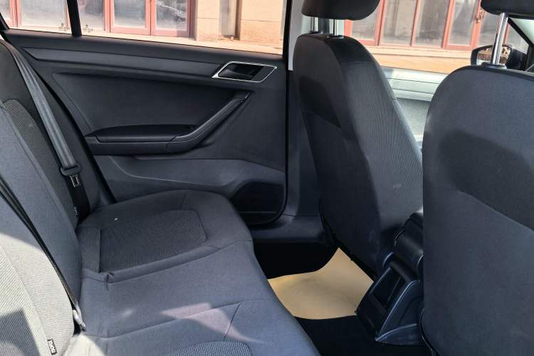 Used Volkswagen Jetta 2019 Dream Edition 1.5L Manual Fashion Version Headliner