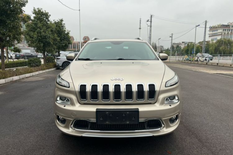 Used Jeep Cherokee 2017 2.4L Professional Edition
