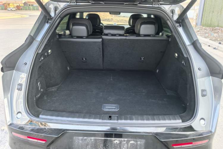 Used Zeekr 7X 2025 100 kWh Long-Range Rear-Wheel Drive with Intelligent Driving Features