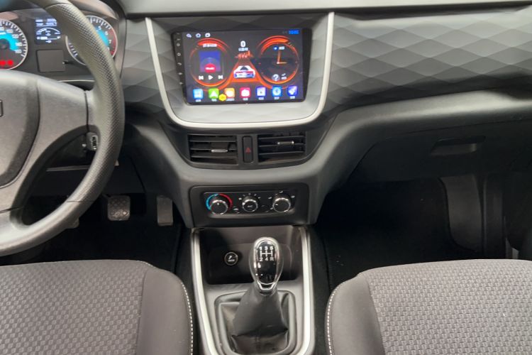 Used Jinbei Gold Hiace M Classic 2022 1.5L Engineering Lion Passenger Vehicle 6 Seats Interior 2