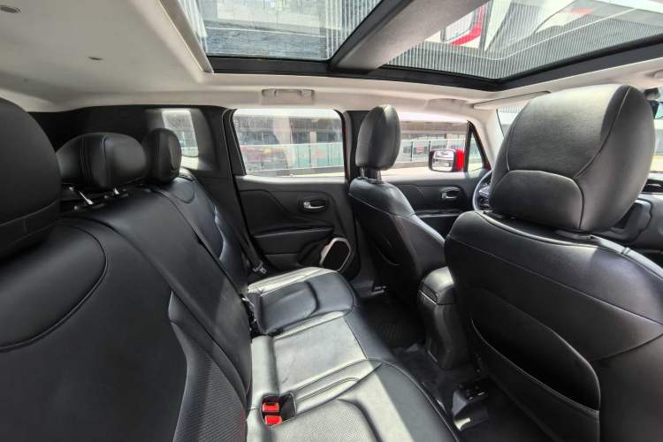 Used Jeep Renegade 2018 Connected Large Screen Version 180TS Automatic High-Energy Edition