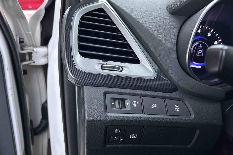 Used Hyundai Santa Fe 2013 2.4L Automatic Two-Wheel Drive Smart Version
