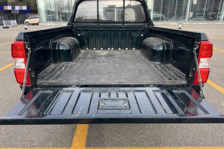 Used Dongfeng Ruichi 2023 2.4T Diesel Two-Wheel Drive Business Edition Long Cargo Bed YCY24165-61
