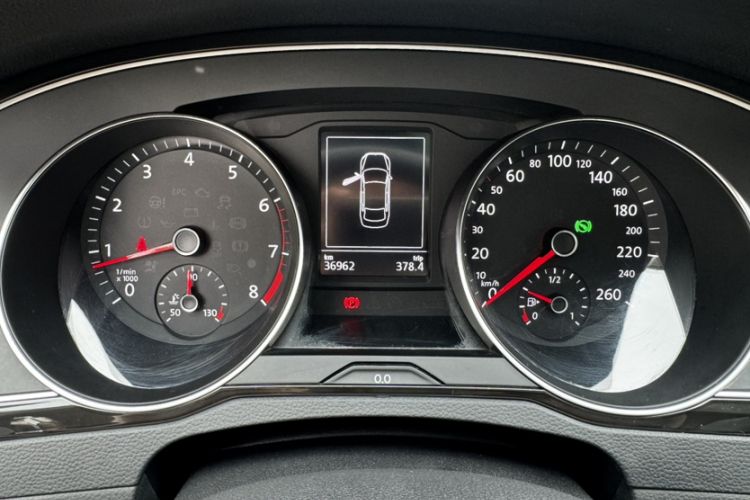 Used Volkswagen Magotan 2018 Facelift 330TSI DSG Luxury Model Instrument Cluster