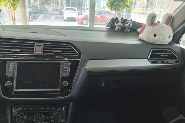 Used Volkswagen Tiguan L 2018 380TSI Automatic All-Wheel Drive Luxury Edition