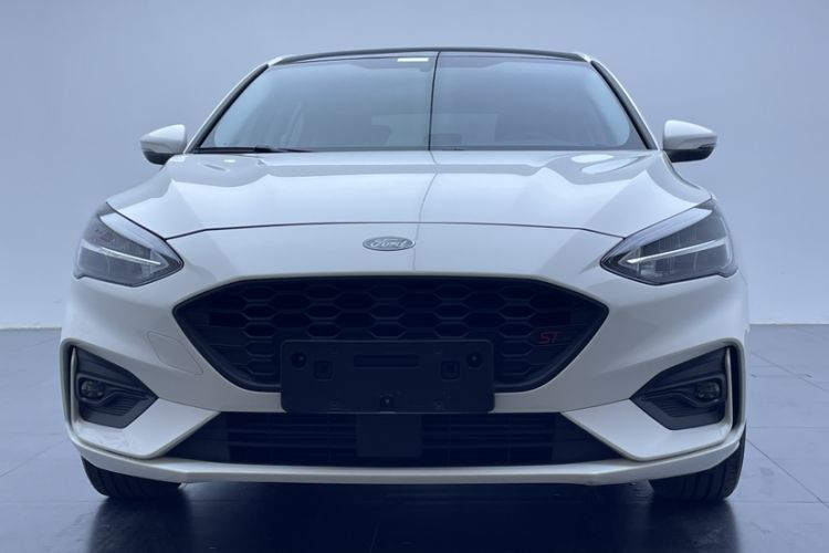 Used Ford Focus 2021 Hatchback EcoBoost 180 Automatic Titanium Edition Exterior 10