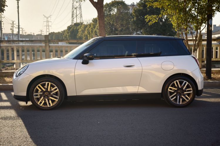 Used MINI Electric MINI COOPER 2025 Model Facelift 466km COOPER E Classic Style